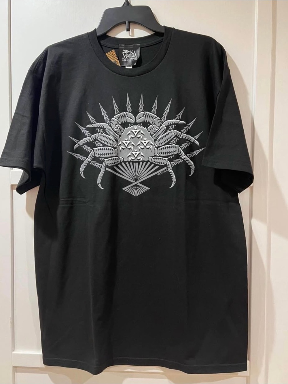 NWT Nā Mākua Original Hawai’ian Graphic Design Crewneck T-Shirt in Black L